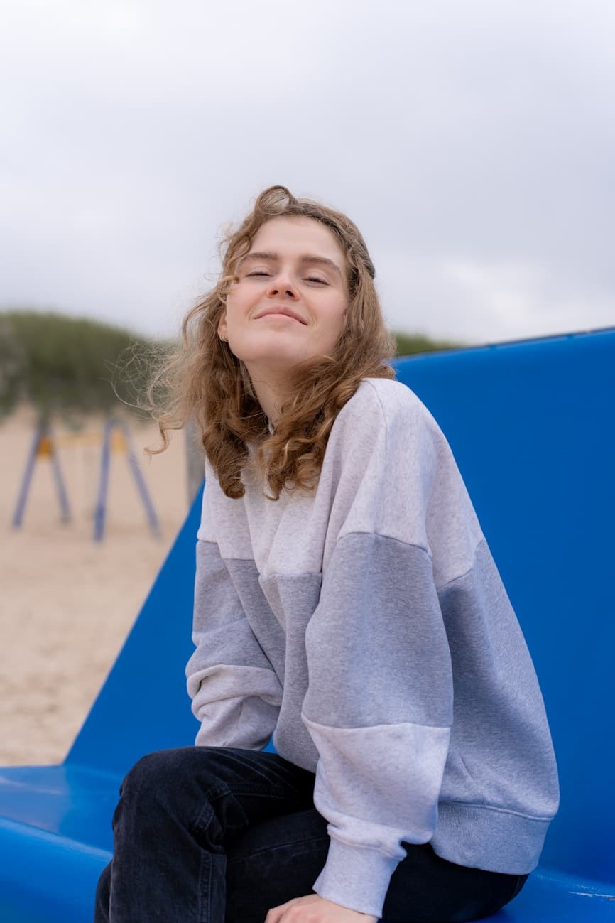 Support team member helping a client